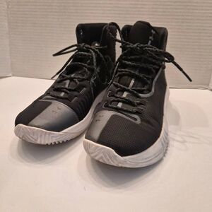Under Armour Women's Basketball Shoes: Size 8: Black & White Sneakers